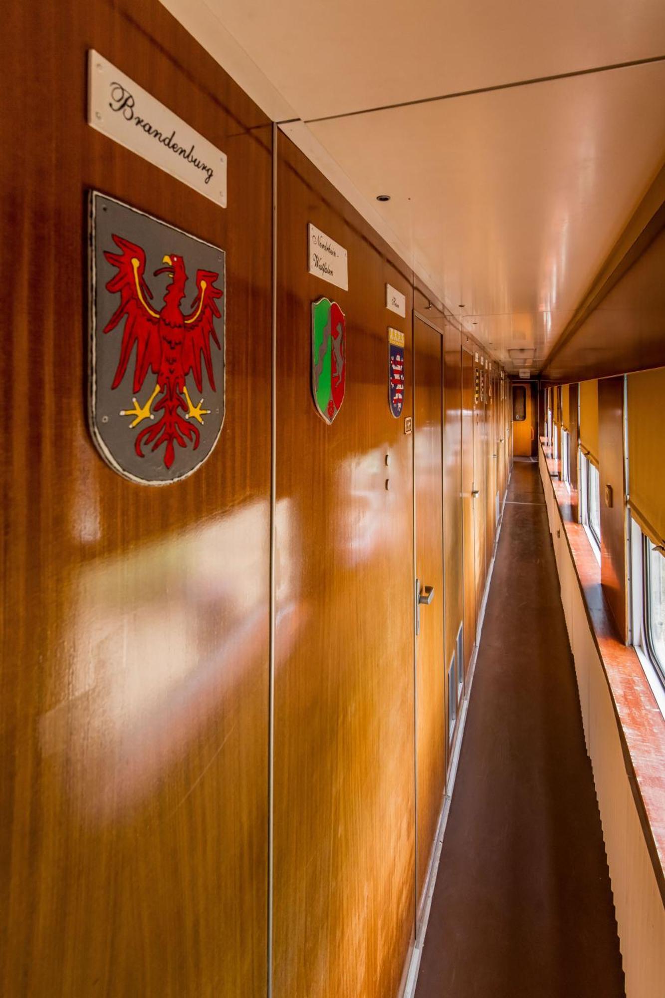 Zz_lokschuppen Pasewalk-erlebnisuebernachtung Im Schlafwagen Campsite *
